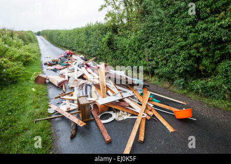 England, Sussex, fliegen auf kleine Landstraße kippen Stockfoto