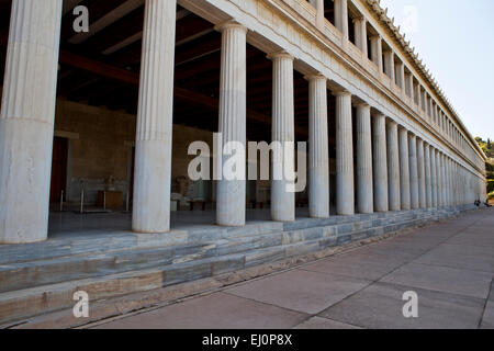 Die Stoa des Attalos in der antiken Agora von Athen in der Stadt von Athen. Stockfoto