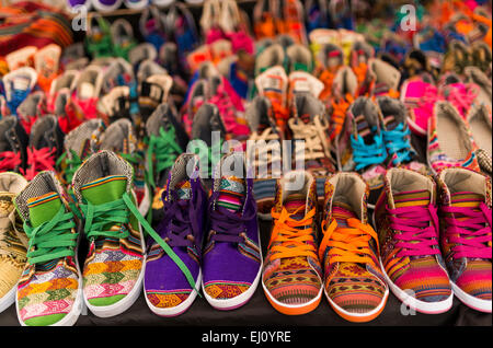 Schuh-Stall, Pisac Textilmarkt, Heiliges Tal, Peru Stockfoto