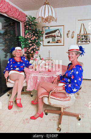 SUN CITY, AZ - 1. Juli: Bewohner von Sun City Ruhestand Gemeinschaft beteiligen sich an Aktivitäten in Sun City, Arizona im Juli 1997. Stockfoto