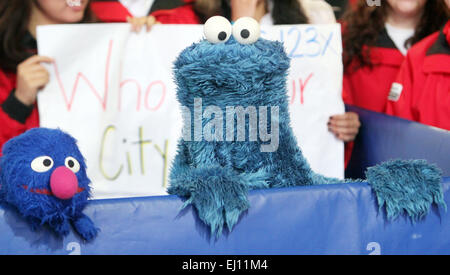 Meteorologe Rob Marciano ist zusammen mit Figuren der Sesamstraße Elmo, Krümelmonster, Abby Cadabby und Grover auf Good Morning America mit: Grover, Cookie Monster wo: New York City, New York, USA bei: 12 Sep 2014 Stockfoto