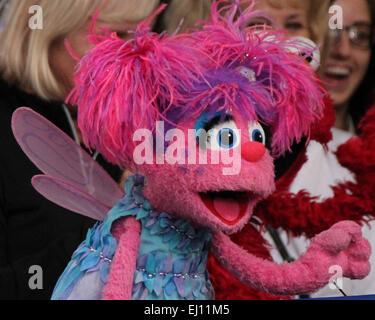 Meteorologe Rob Marciano ist zusammen mit Figuren der Sesamstraße Elmo, Krümelmonster, Abby Cadabby und Grover auf Good Morning America mit: Abby Cadabby wo: New York City, New York, USA bei: 12 Sep 2014 Stockfoto