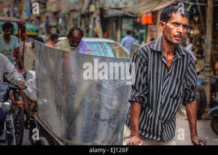 Fahrradrikscha Wallah in Paharganj, Delhi, Indien Stockfoto