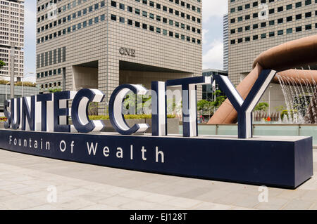 Der Brunnen des Reichtums, der weltweit größte Brunnen, befindet sich in Suntec City, Singapur. Stockfoto