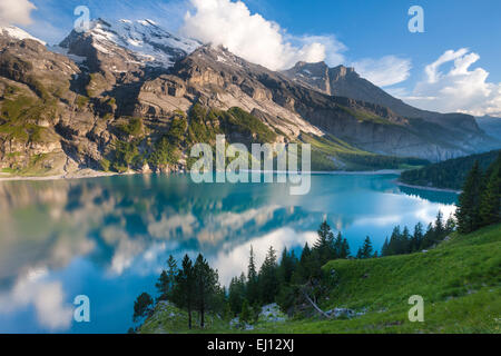 See des Oeschinensees, Schweiz, Europa, Kanton Bern, Berner Oberland, Kandertal, Bergsee, See, Berge, Reflexion Stockfoto