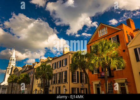 Bunte Gebäude an der Broad Street in Charleston, South Carolina. Stockfoto