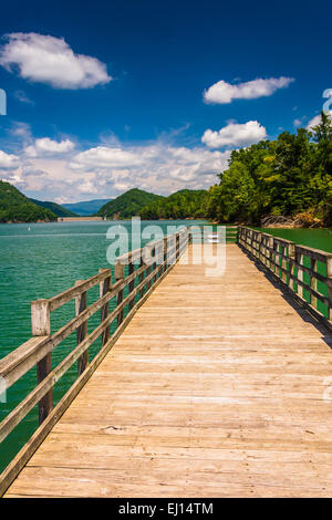 Angelsteg im Watauga Lake, im Cherokee National Forest, Tennessee. Stockfoto