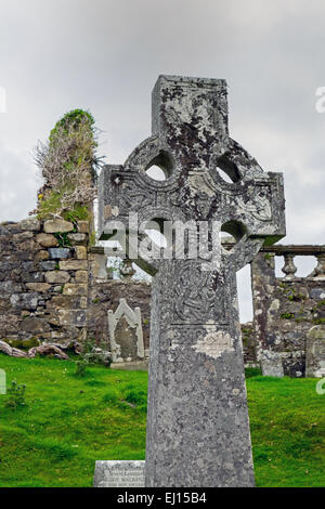 Ein keltisches Kreuz und einem alten Friedhof auf der Isle Of Skye in Schottland Stockfoto