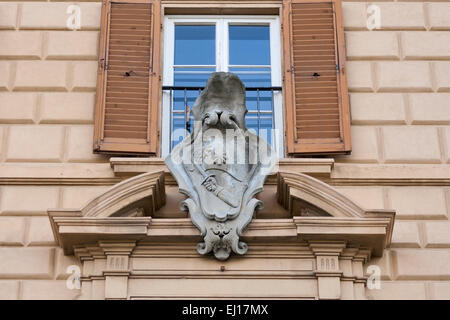 Steinerne Wappen der Familie in Florenz, Italien Stockfoto