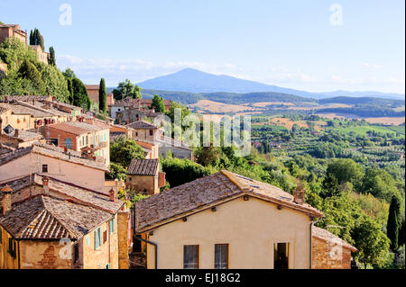 Blick über die Landschaft der Toskana aus dem Hügel der Stadt Montepulciano, Italien Stockfoto