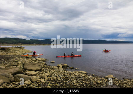 Seekajak auf Saguenay Fjord ist nur eine der vielen sportlichen Aktivitäten bei Mehrzweck Parc Aventures Cap Jac Stockfoto