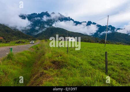 Kinabalu-Berg und der farm Stockfoto