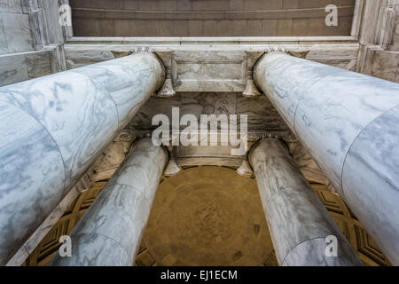 Blickte zu Spalten am Thomas Jefferson Memorial, Washington, DC. Stockfoto