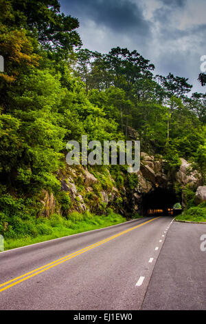 Marias Rock Tunnel auf Skyline Drive im Shenandoah-Nationalpark, Virginia. Stockfoto