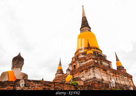 Ayutthaya, Thailand-Juni 27, 2013: drausen des Wat Yai Chai Mong Kol Stockfoto