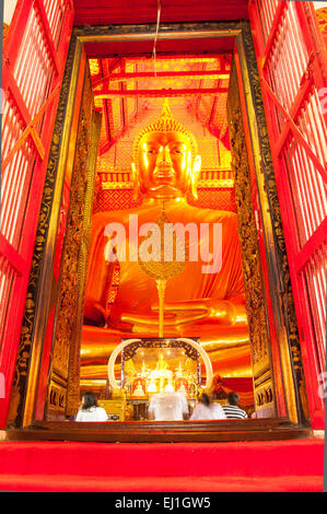 AYUTTHAYA, THAILAND-Juni 27, 2013: die wichtigste Buddha-Statue, Wat Phanan Choeng in Ayutthaya. Stockfoto