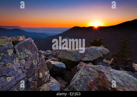 Sonnenuntergang über der Appalachen und Shenandoah Valley von Blackrock Gipfel, Shenandoah-Nationalpark, Virginia. Stockfoto