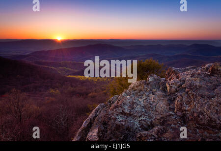 Sonnenuntergang über der Appalachen von Bearfence Berg, im Shenandoah-Nationalpark, Virginia Stockfoto