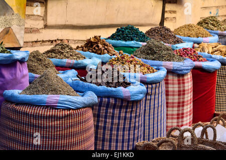 Shop Verkauf Gewürze am Djemaa El-Fna Markt, Marrakesch, Marokko. Stockfoto