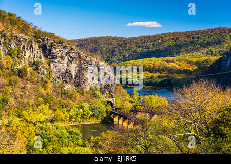 Blick auf Zug Brücken und den Potomac River in Harpers Ferry, West Virginia. Stockfoto