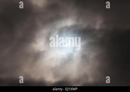 Sheffield, UK. 20. März 2015. Partielle Sonnenfinsternis gesehen aus Sheffield, UK Credit: Eric Murphy/Alamy Live News Stockfoto