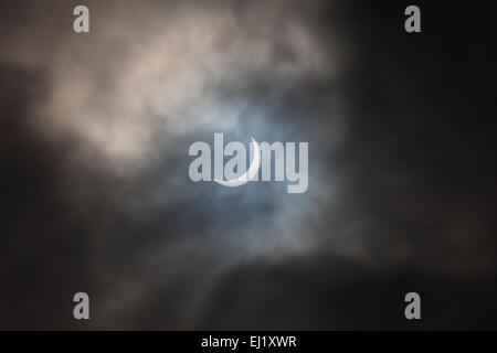 Sheffield, UK. 20. März 2015. Partielle Sonnenfinsternis gesehen aus Sheffield, UK Credit: Eric Murphy/Alamy Live News Stockfoto