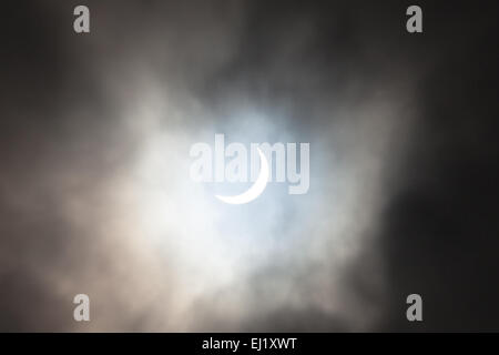 Sheffield, UK. 20. März 2015. Partielle Sonnenfinsternis gesehen aus Sheffield, UK Credit: Eric Murphy/Alamy Live News Stockfoto