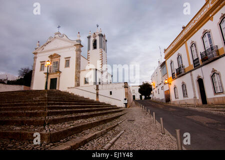 Blick auf die historische Christian Church von Estoi Dorf in Portugal. Stockfoto