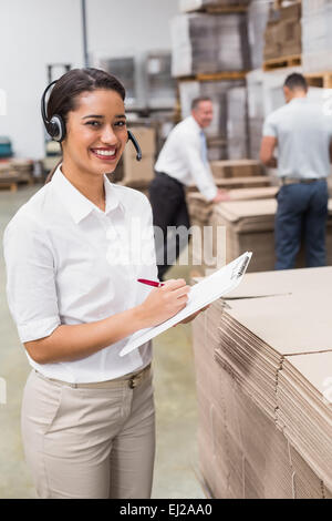 Lagerleiter in Zwischenablage schreiben Stockfoto