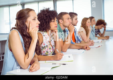 Mode-Studenten in der Klasse aufmerksam sein Stockfoto