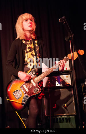 Preston, Lancashire, UK. 19. März 2015. Indie-Rock-Band The Lovely Eggs in Konzert im The Continental, Preston. Holly Ross. Stockfoto