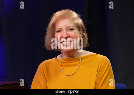 Walsall, West Midlands, UK. 20. März 2015. Schriftsteller Performer Gail Renard bei eine Aufnahme von "The David Hamilton Show" für große Center TV. Die Show moderiert von Moderator und Kommentator "Diddy" David Hamilton verfügt über berühmte Persönlichkeiten aus quer durch das Spektrum von Musik und Fernsehen. Bildnachweis: John Henshall / Alamy Live News PER0510 Stockfoto