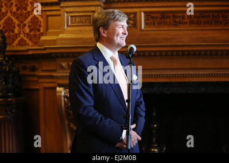 Hamburg, Deutschland. 20. März 2015. König Willem-Alexander der Niederlande in den Phoenixsaal des Rathauses aus Hamburg, 20. März 2015 zu sprechen. Der König und die Königin besucht Norddeutschland 19 und 20. März. Foto: CHRISTIAN CHARISIUS/Dpa/Alamy Live News Stockfoto