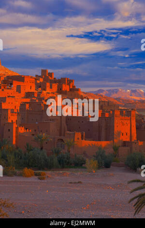 Ait Benhaddou Kasbah in der Morgendämmerung, Marokko, hoher Atlas-Gebirge, Ksar Ait Benhaddou, Ouarzazate Provinz Souss-Massa-Draâ Region, Stockfoto