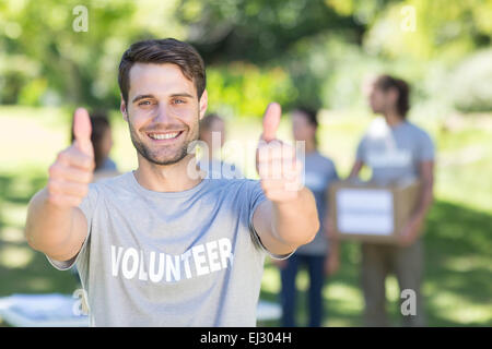 Gerne ehrenamtlich im park Stockfoto