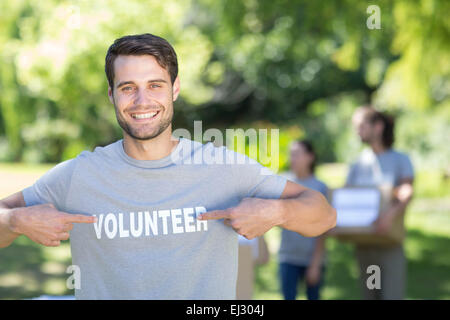 Gerne ehrenamtlich im park Stockfoto