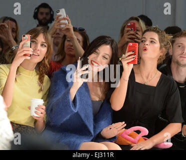 London Fashion Week Frühjahr/Sommer 2015 - House of Holland - mit Front Row: Alexa Chung, Daisy Lowe, Pixie Geldof wo: London, England, Vereinigtes Königreich bei: 15 Sep 2014 Stockfoto