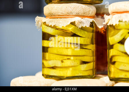 Zitronenscheiben in ein Glas Glas, Zitrone Marmelade Stockfoto