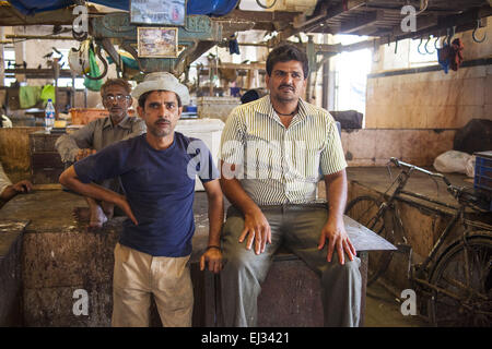 Mumbai, Maharashtra, Indien. 10. März 2015. 10. März 2015 - Mumbai, Indien:. Die markante Rindfleisch Metzger auf dem Fleischmarkt Crawford in Mumbai. © Subhash Sharma/ZUMA Wire/ZUMAPRESS.com/Alamy Live-Nachrichten Stockfoto