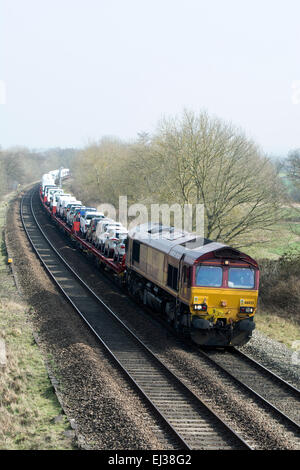 Trainieren Sie mit neuen Ford PKW und Transporter bei Hatton Bank, Warwickshire, UK Stockfoto