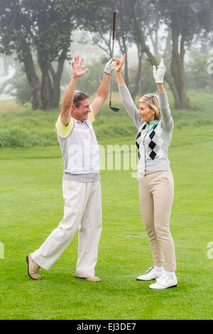 Begeistert Golf paar jubeln Stockfoto