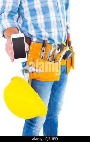 Mittelteil der Handwerker zeigen smartphone Stockfoto