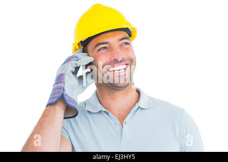 Lächelnde Mechaniker telefonieren mit Handy Stockfoto