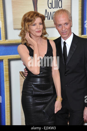 LOS ANGELES, CA - 14. Februar 2015: Rene Russo & Ehemann Dan Gilroy bei den 2015 Writers Guild Awards im Hyatt Regency Century Plaza Hotel. Stockfoto