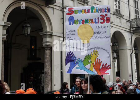 Turin, Italien. 20. März 2015. Plakat der "Marsch gegen die Mafia" von einer Schule in Turin vorbereitet. © Elena Aquila/Pacific Press/Alamy Live-Nachrichten Stockfoto