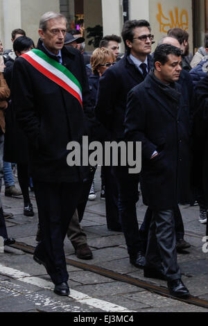 Turin, Italien. 20. März 2015. Turin Bürgermeister Piero Fassino mit Hunderten von Kindern und Erwachsenen fand während der "Marsch gegen die Mafia" in die Innenstadt. Das Thema für das Jahr 2015 ist "die Wahrheit Gerechtigkeit leuchtet". © Elena Aquila/Pacific Press/Alamy Live-Nachrichten Stockfoto