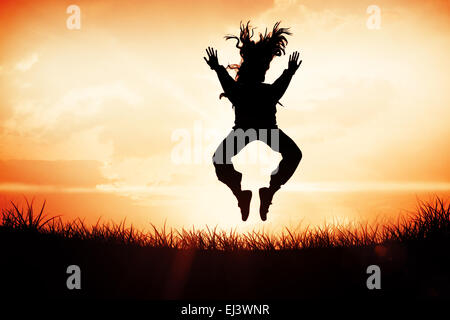 Zusammengesetztes Bild voller Länge eine sportliche junge blonde springen Stockfoto