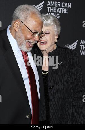 Die 2014 American Theatre Wing jährliche Gala statt, an der Plaza Hotel - Anreise mit: James Earl Jones, Angela Lansbury Where: New York, New York, Vereinigte Staaten von Amerika als: 15 Sep 2014 Stockfoto