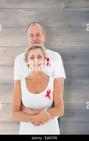 Montagebild von älteres Paar, die Unterstützung von Aids-Aufklärung zusammen Stockfoto