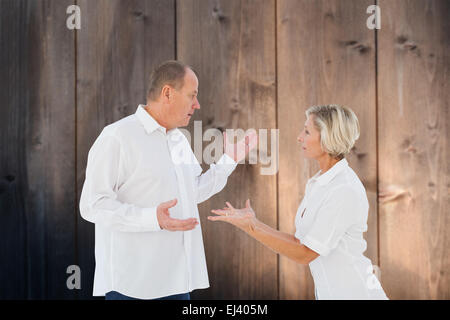 Zusammengesetztes Bild von wütenden älteres Ehepaar miteinander streiten Stockfoto